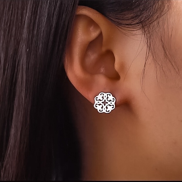 🔵𝟲𝟱%𝗢𝗙𝗙 𝗯𝘂𝗻𝗱𝗹𝗲𝘀 𝟯+🔵 NEW Fleur-De-Lis Stainless Steel Earrings - Picture 4 of 11